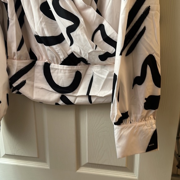 Chic pretty top - Picture 2 of 4